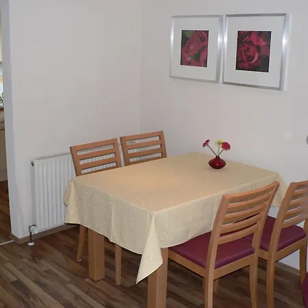 Antares Am See Apartment