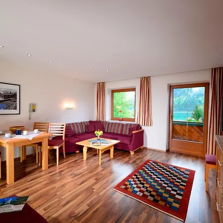 Antares Am See Apartment